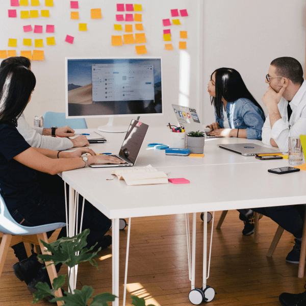 alt="Asesoría académica para tesis y proyectos de investigación con expertos de InnovaProg"

